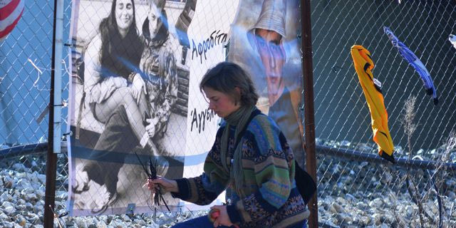 Φόρος τιμής στο σημείο της τραγωδίας των Τεμπών