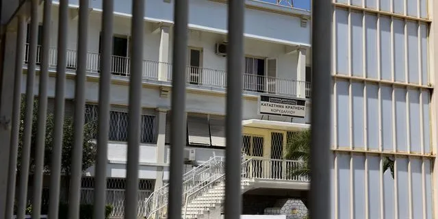 Χρυσοχοΐδης: Δημιουργούνται οκτώ νέες φυλακές