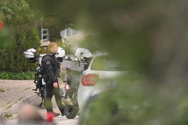 Έγκλημα στη Νέα Πέραμο: Τα βασικά ερωτήματα για τη δολοφονία του 27χρονου