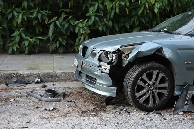 Κολωνάκι: Ποινή φυλάκισης 20 μηνών στην τραγουδίστρια που έπεσε πάνω σε 5 οχήματα