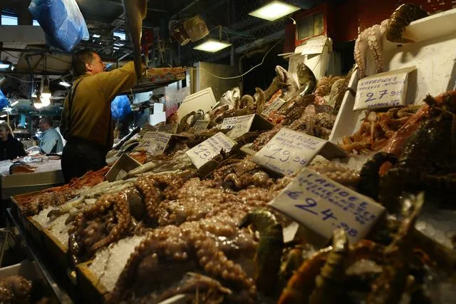 Καθαρά Δευτέρα: Πώς θα λειτουργήσουν σούπερ μάρκετ και καταστήματα