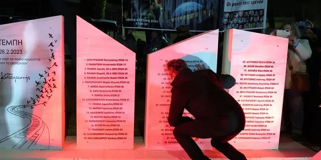 Τέμπη: Μνημείο για τα θύματα στον δήμο Καισαριανής – “Να βλέπουν και να σκέφτονται”