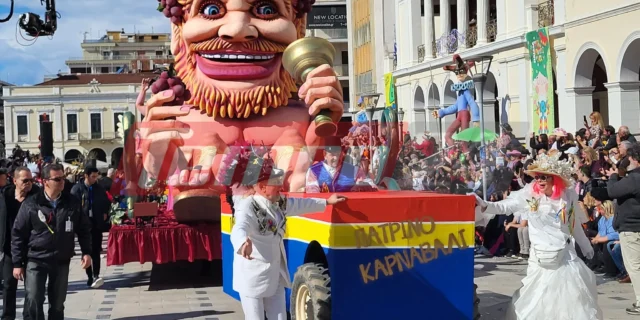 Πάτρα: Πάνω από 50.000 καρναβαλιστές στη μεγάλη παρέλαση