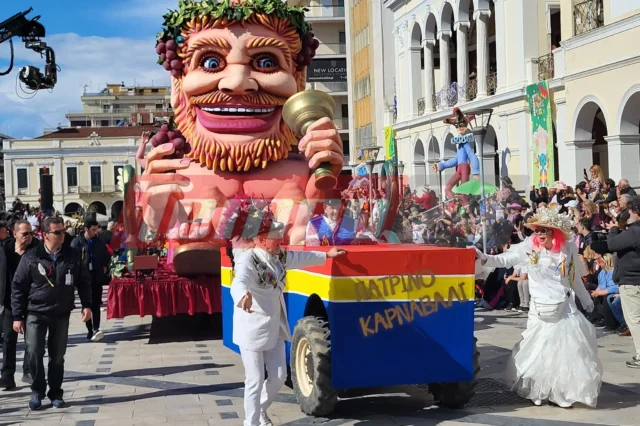 Πάτρα: Πάνω από 50.000 καρναβαλιστές στη μεγάλη παρέλαση