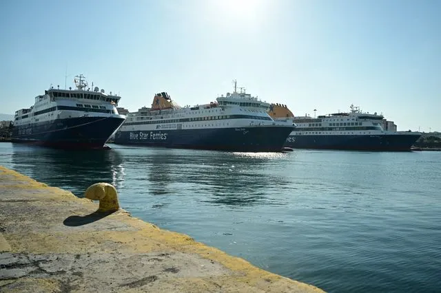 Δένουν κάβους τα πλοία στις 28 Φεβρουαρίου – 24ωρη απεργία στη μνήμη των θυμάτων των Τεμπών