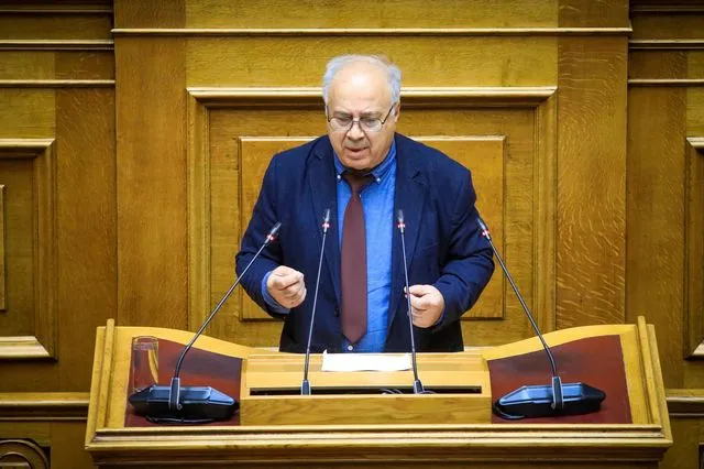 Το ΠΑΣΟΚ έθεσε εκτός ΚΟ τον βουλευτή Παρασκευαΐδη