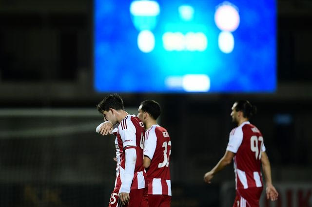 Λεβαδειακός – Ολυμπιακός 0-0: Οι ερυθρόλευκοι κόλλησαν στο μηδέν απέναντι στους ηρωικούς Βοιωτούς των δέκα παικτών