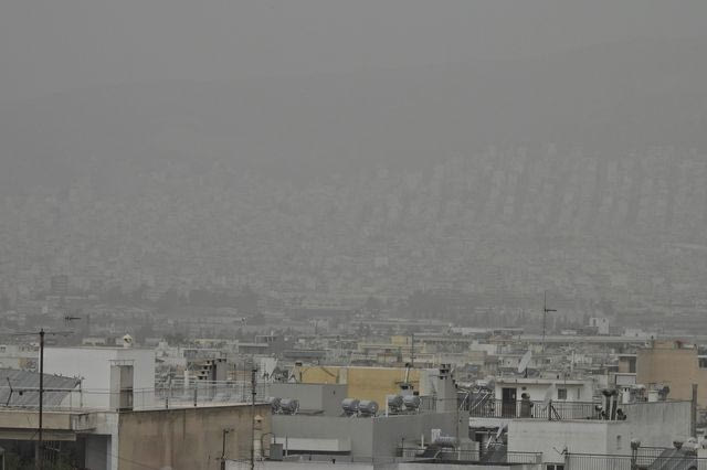 “Βυθισμένη” στη σκόνη η χώρα – Δείτε βίντεο και δορυφορικές εικόνες