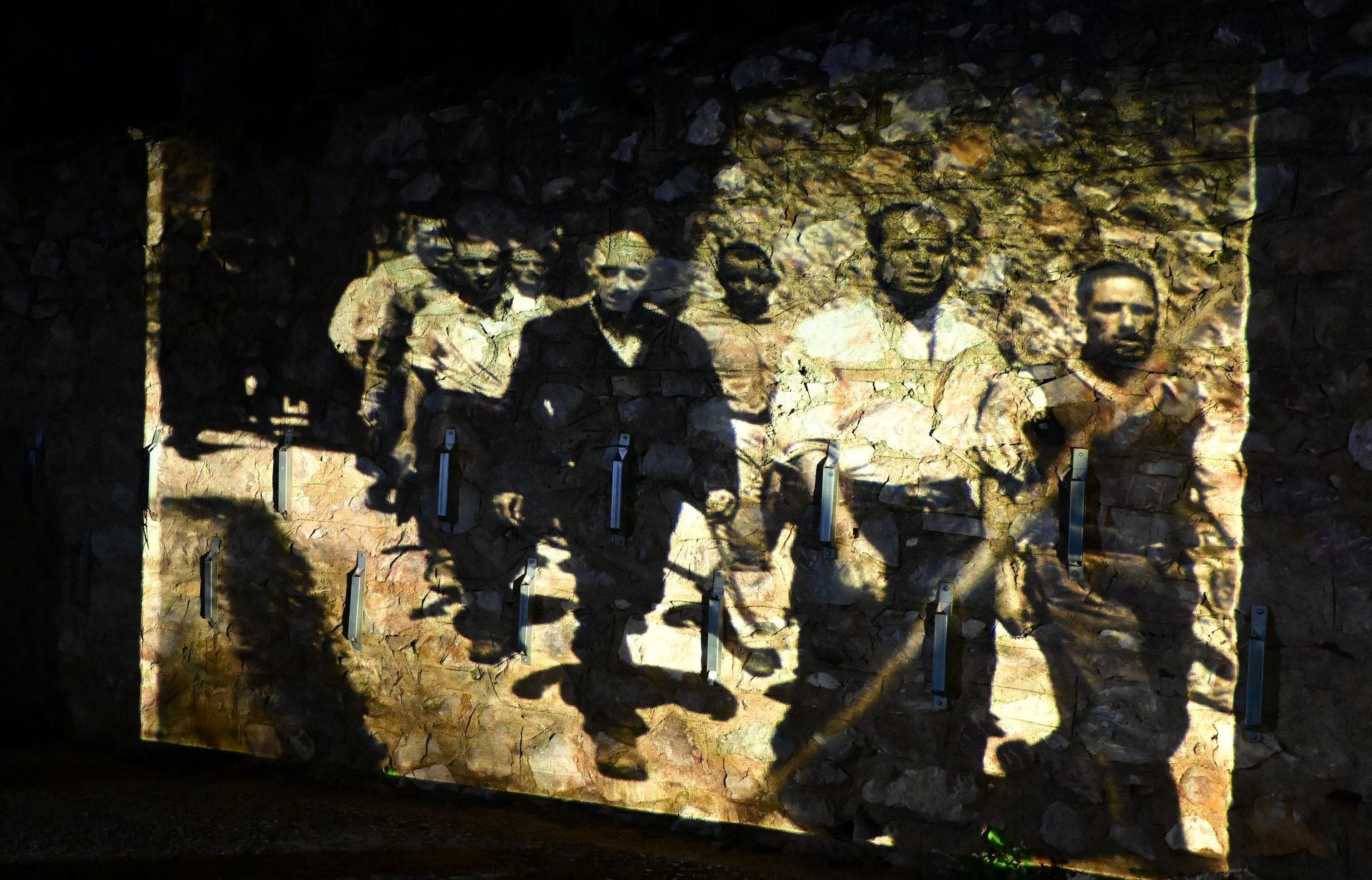 Καισαριανή: Στο Βέλγιο οι εμπειρογνώμονες για τις φωτογραφίες - Τα τρία στάδια