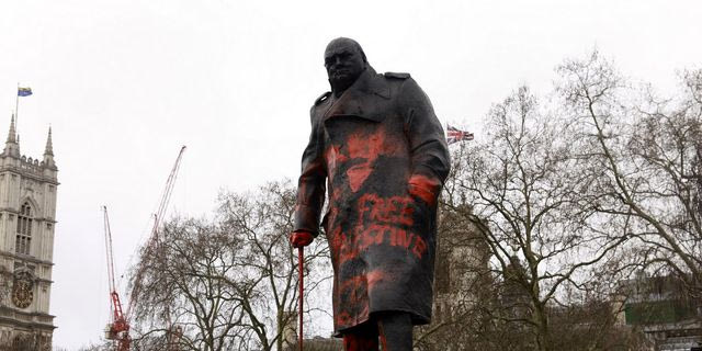 Λονδίνο: Συνελήφθη άνδρας για βανδαλισμό αγάλματος του Τσόρτσιλ