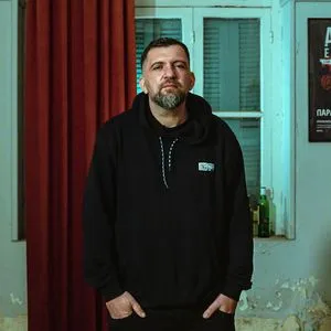 Ρωτήσαμε τον Anser ποιος είναι ο καλύτερος ράπερ της Ελλάδας