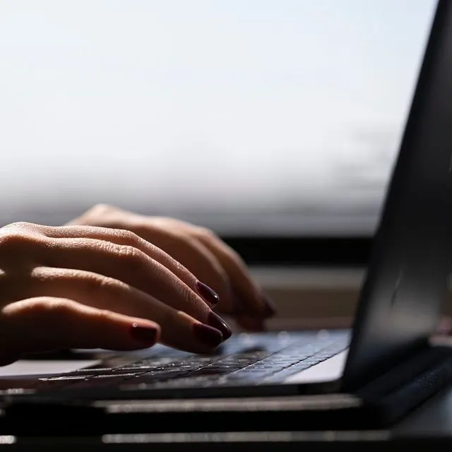 OpenClaw: Η νύχτα που τα bots βρήκαν τον Θεό και άρχισαν να προσλαμβάνουν ανθρώπους