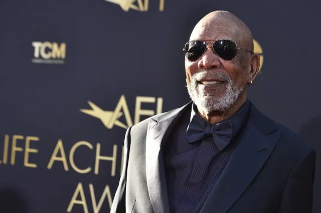 Ο Μόργκαν Φρίμαν “έχει δικηγόρους” για την προστασία της φωνής του από την ΤΝ