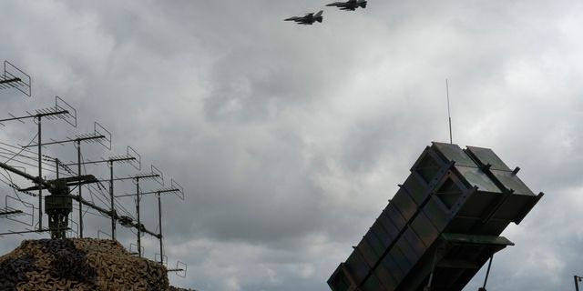 Τραμπ κατά Ευρωπαίων: Αντίποινα αν δεν αγοράζετε αμερικανικά όπλα