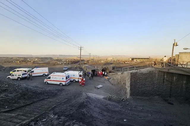 Φρίκη στο Ιράν: Νεκρές δεκάδες μαθήτριες από πλήγμα σε σχολείο θηλέων