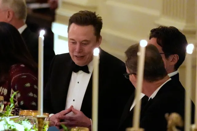 O Elon Musk με επιχειρηματίες