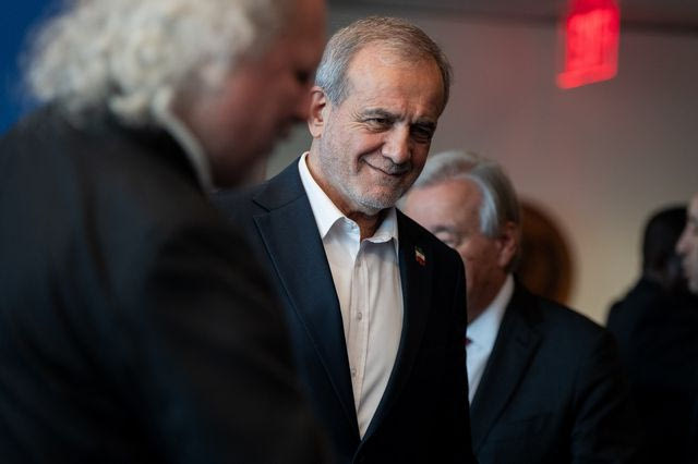 Πεζεσκιάν: Ζητά την έναρξη των συνομιλιών με τις ΗΠΑ για το ιρανικό πυρηνικό πρόγραμμα