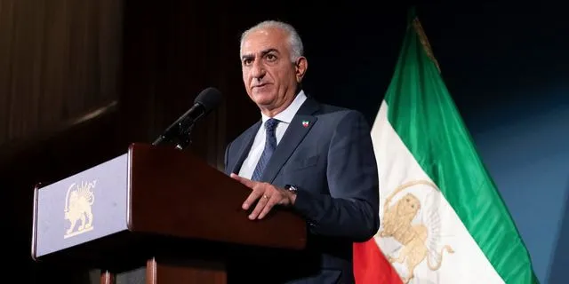 Παχλαβί: Κάνει έκκληση για αμερικανική στρατιωτική επέμβαση στο Ιράν