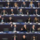 Προς αναστολή η εμπορική συμφωνία ΕΕ – ΗΠΑ εν μέσω “δασμολογικού χάους”