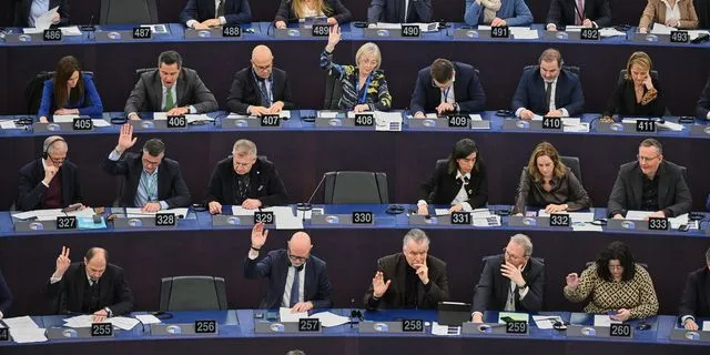 Προς αναστολή η εμπορική συμφωνία ΕΕ – ΗΠΑ εν μέσω “δασμολογικού χάους”