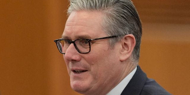 Στάρμερ: Δεν εξετάζει το ενδεχόμενο παραίτησης – Μη βιώσιμη η θέση του λέει ο Μπέιντενοκ