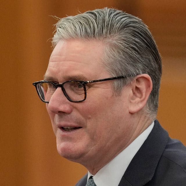 Στάρμερ: Δεν εξετάζει το ενδεχόμενο παραίτησης – “Μη βιώσιμη η θέση του”