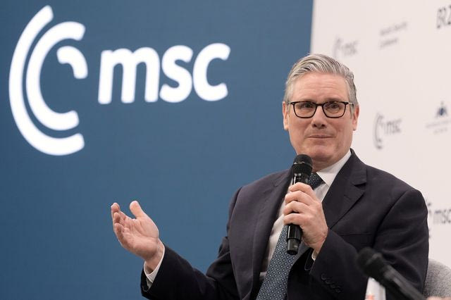 Στάρμερ στην Διάσκεψη του Μονάχου: Aνάγκη να υπάρξει μια “σκληρή ισχύς” έτοιμη για πόλεμο