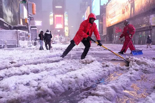 Σφοδρή χιονοθύελλα στη Νέα Υόρκη – Απαγόρευση κυκλοφορίας και ακυρώσεις πτήσεων