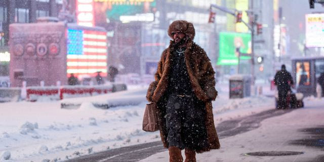 Αμείλικτη χιονοθύελλα στις ΗΠΑ – Πάνω από 60 εκ. χιονιού, ακυρώθηκαν 5.000 πτήσεις