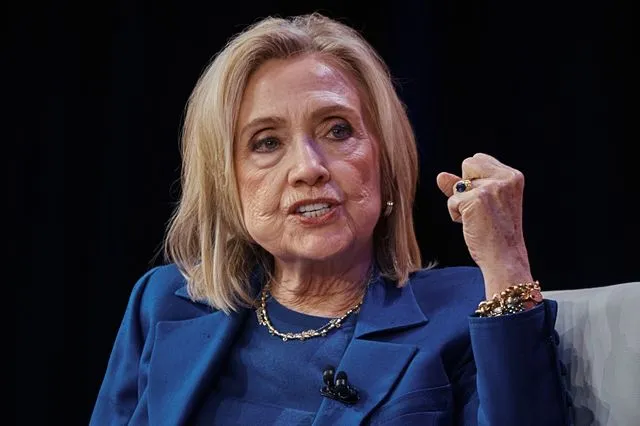 Διακόπηκε προσωρινά η κεκλεισμένων των θυρών κατάθεση της Χίλαρι Κλίντον