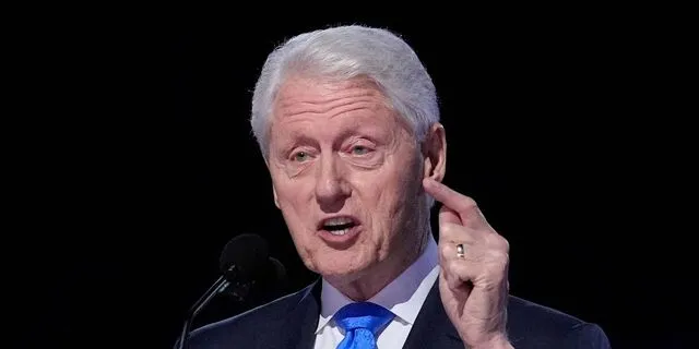 Ο Μπιλ Κλίντον λέει ότι δεν είχε ιδέα για τα εγκλήματα του Έπσταϊν