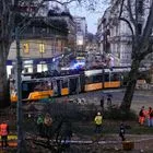 Μιλάνο: Η στιγμή του εκτροχιασμού του τραμ – Δύο οι νεκροί, πολλοί τραυματίες