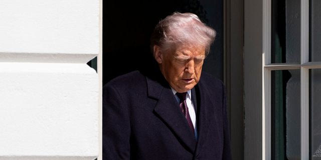 Ο Τραμπ δεν έχει λάβει “οριστική απόφαση” για πλήγματα στο Ιράν