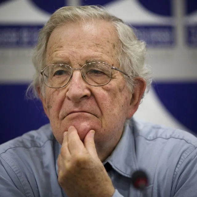 “Συγγνώμη” από τη σύζυγο του Τσόμσκι για τις σχέσεις με Έπσταϊν – “Ανοίξαμε την πόρτα σε έναν Δούρειο Ίππο”