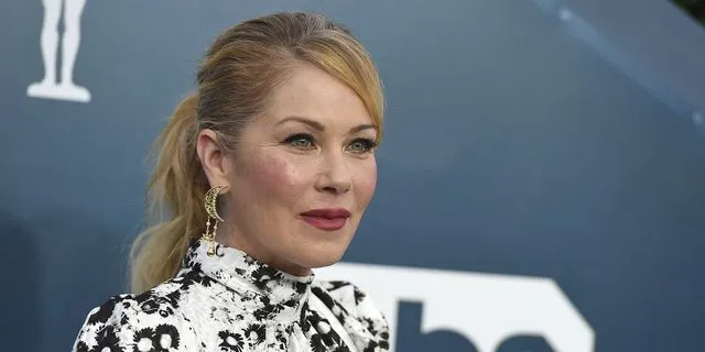 Κατάκοιτη η Κριστίνα Άπλγκεϊτ – Δίνει μάχη με την σκλήρυνση κατά πλάκας