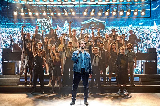 Ζήσαμε το Live Aid ξανά: H νύχτα που οι Βρετανοί έκαναν τη νοσταλγία… εθνικό σπορ