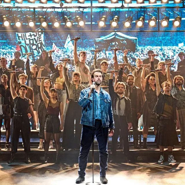 Ζήσαμε το Live Aid ξανά: H νύχτα που οι Βρετανοί έκαναν τη νοσταλγία… εθνικό σπορ