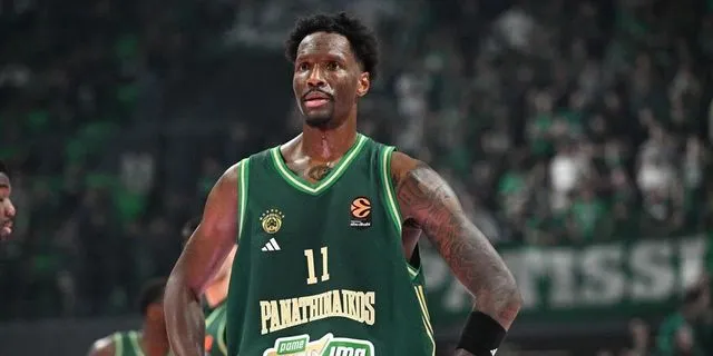 Παναθηναϊκός AKTOR: Από νωρίς στο γήπεδο ο Χέιζ-Ντέιβις με την αγαπημένη του κλασική μουσική