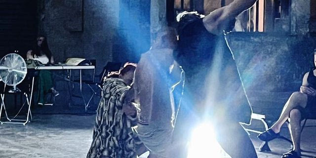 Χορός επί δύο, συγκίνηση επί δύο