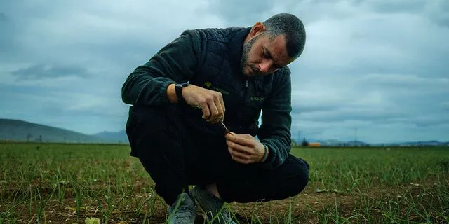 Ένα 24ωρο με Έλληνα αγρότη – “Δεν ξέρουμε τι τρώτε στην Αθήνα”