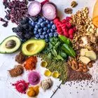 Ποια φρούτα είναι πραγματικές “υπερτροφές” και πώς μας ωφελούν