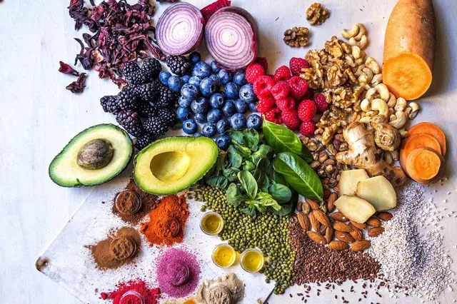 Ποια φρούτα είναι πραγματικές “υπερτροφές” και πώς μας ωφελούν