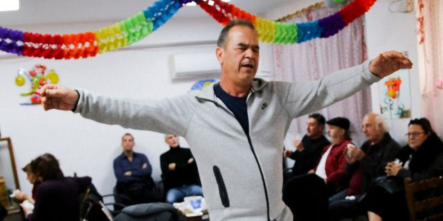 “Ο Καζαντζίδης είναι ο πατέρας μας”. Όσα έγιναν στην κοπή πίτας του επίσημου συλλόγου του