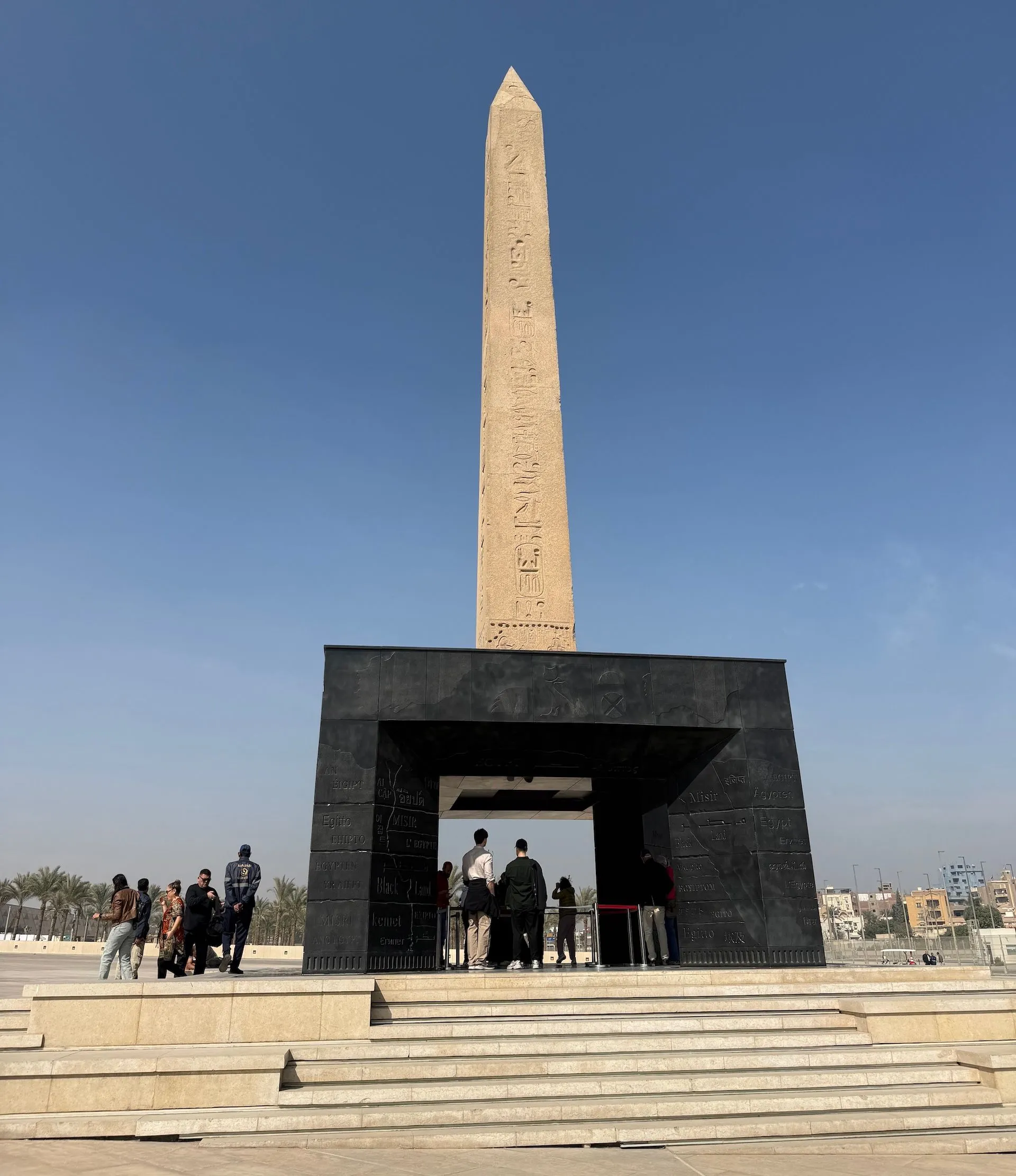 Ο κρεμαστός οβελίσκος