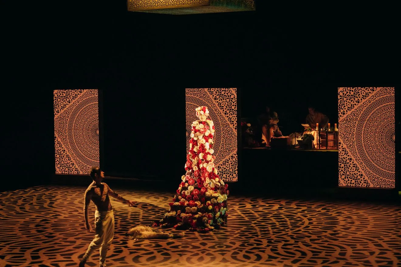 Ihsane – Το ρατσιστικό έγκλημα που “θυμάται” ο διάσημος χορογράφος Sidi Larbi Cherkaoui στο Μέγαρο