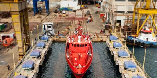 ΟΝΕΧ Ναυπηγεία Σύρου: Ενεργοποιεί προηγμένο σύστημα ανέλκυσης πλοίων τύπου Syncrolift