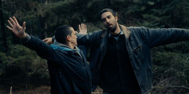 “Δεν βάζω κανένα όριο στον αυτοσχεδιασμό”: Ο Γιώργος Αθανασίου για το “Οτιδήποτε”, το σινεμά διαλόγων, και το να ζει κανείς ή να μη ζει