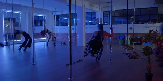 “Είναι στερεότυπο ότι ο έρωτας θεωρείται προνόμιο των σωμάτων που χωράνε σε ένα συγκεκριμένο πρότυπο”