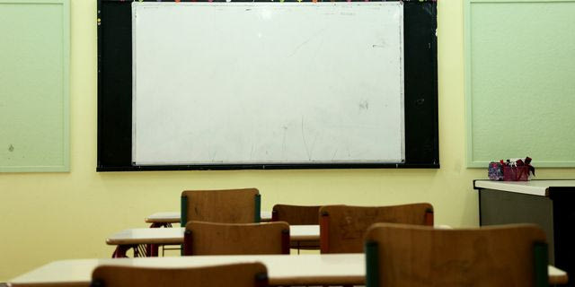 Υπ. Παιδείας: Δέκα χρόνια μετά τη νομοθέτηση, δεν έχει δημιουργηθεί η πλατφόρμα για τα φροντιστήρια