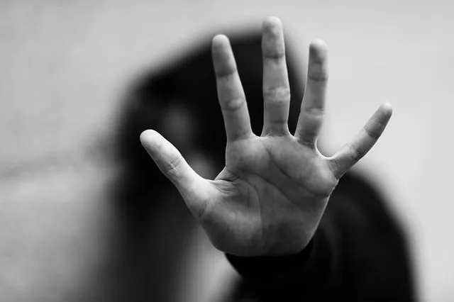 Σοκ στο Βόλο: Μητέρα συνελήφθη για παιδική πορνογραφία με θύμα την κόρη της